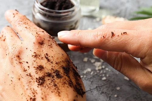 Domowy peeling kawowy. Jak zrobić peeling z kawy na cellulit?