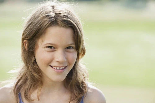 Dlaczego niektóre dziewczynki dojrzewają później – jak rozmawiać o różnicach między rówieśniczkami